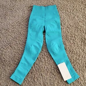 NWT Lululemon Zone in crop Turquoise blue Size 2